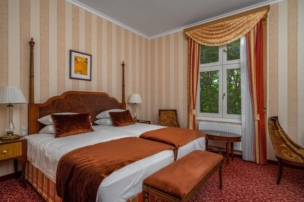 Chambre Double ou Lits Jumeaux Deluxe avec Dîner du Nouvel An