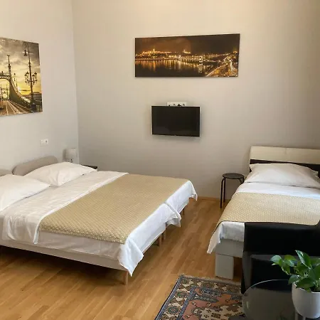 Anabelle Bed And Budapest-2